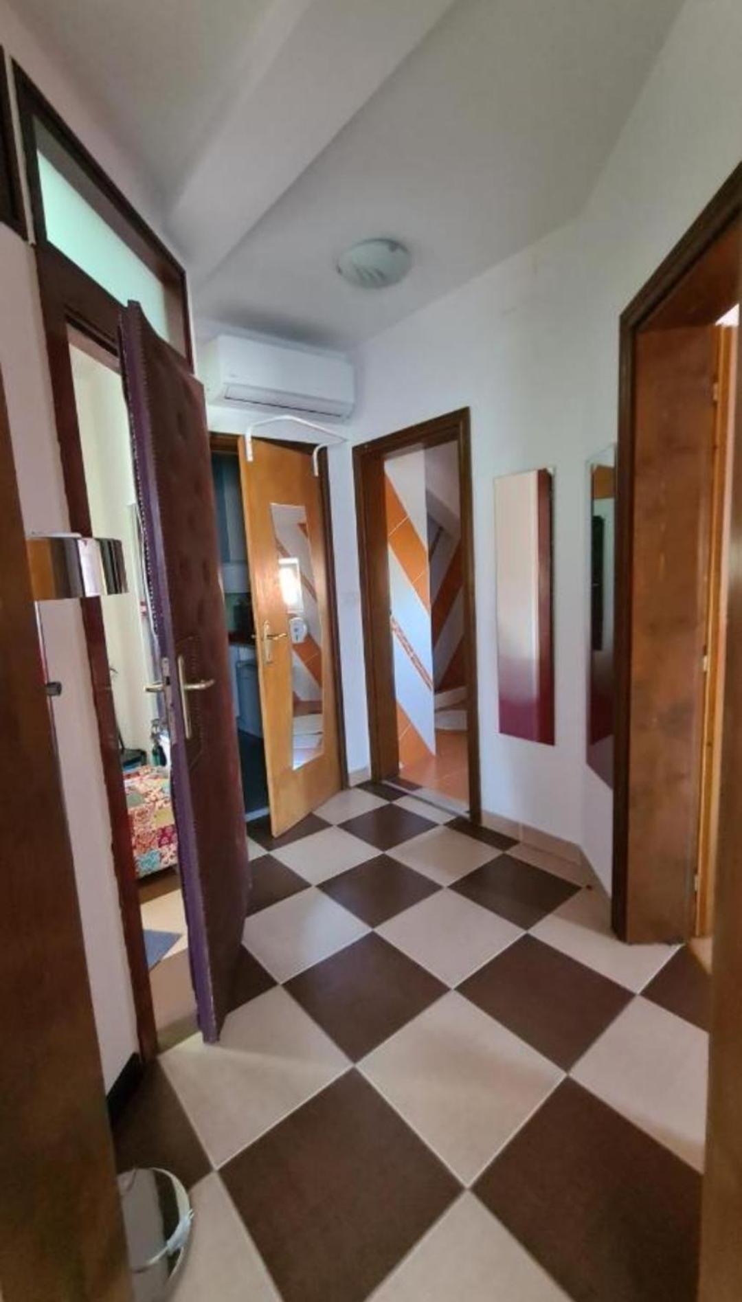 Lux Apartments With Pool Dex Zemun Polje Eksteriør billede