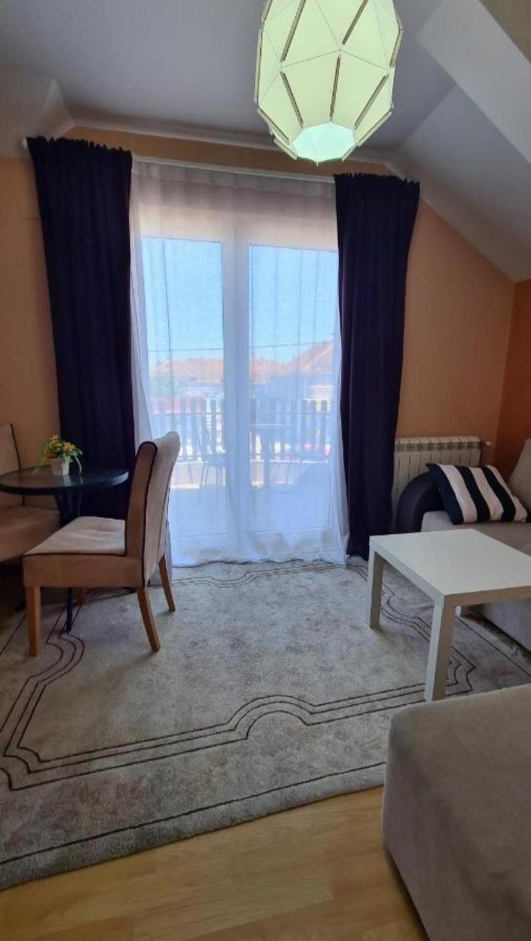 Lux Apartments With Pool Dex Zemun Polje Eksteriør billede